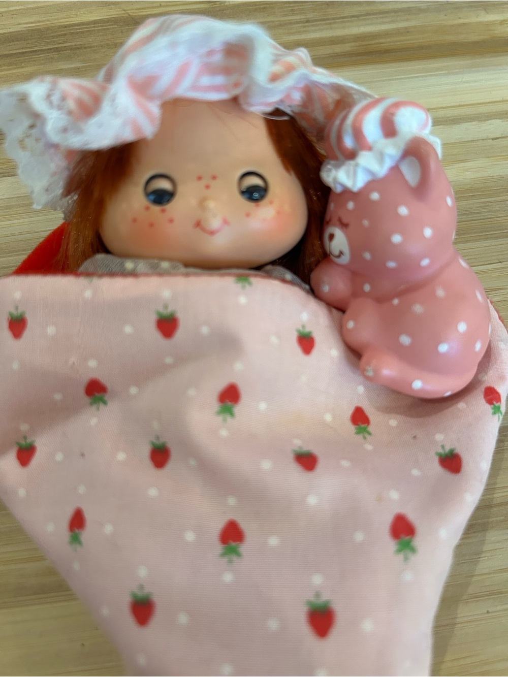 Strawberry Shortcake *VINTAGE* sweet sleeper doll with cat and strawberry bag - Picture 6 of 7